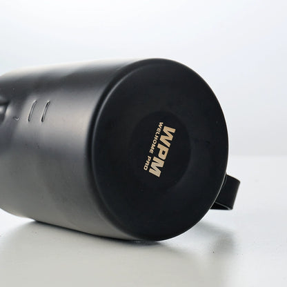 #21 Pichet à bec conique