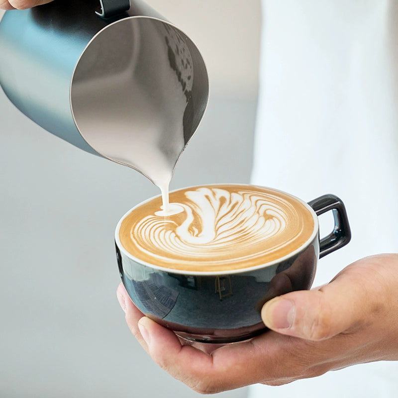 #21 Pichet à bec conique